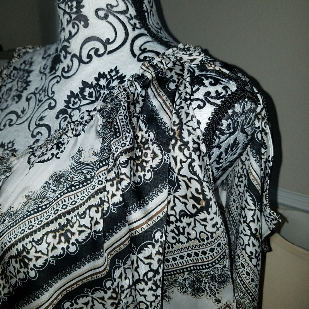 WHBM Slit Sleeve Blouse - Picture 2 of 3
